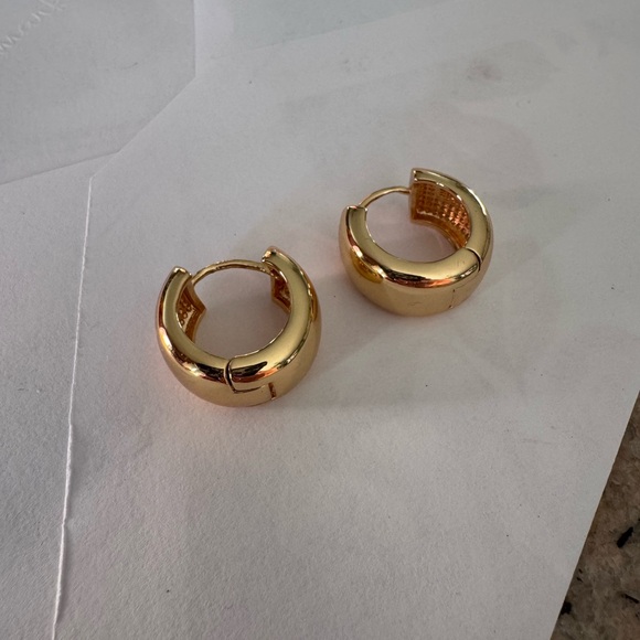 Quince Chunky Gold Hoop Earrings 14k Vermeil - Picture 9 of 12